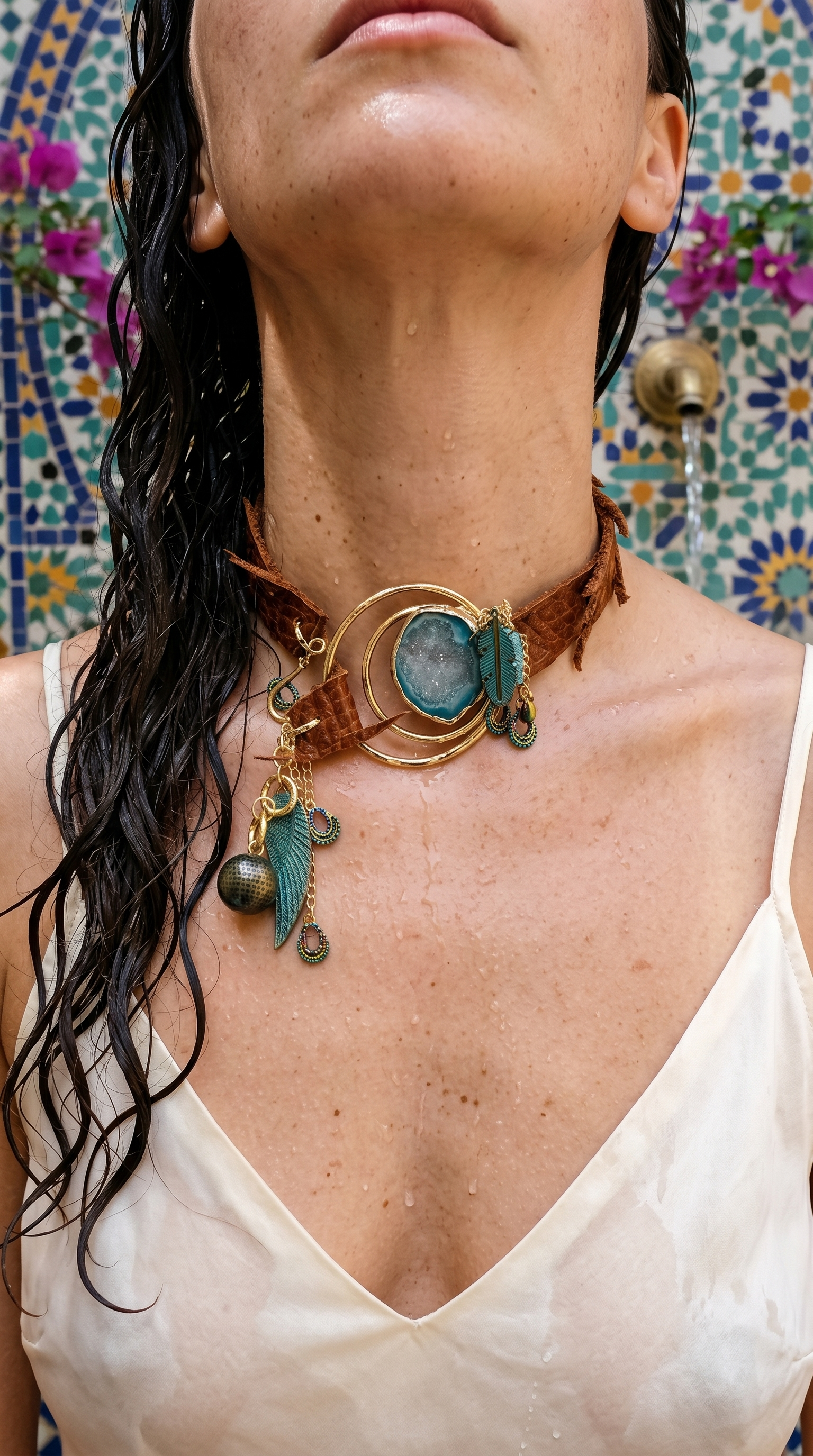 Valois Choker